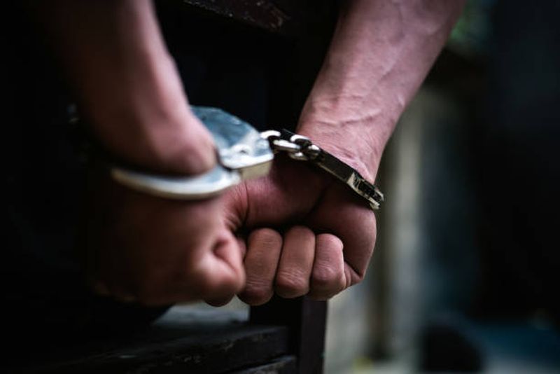 Judecătoarea care se droga alături de traficanți, încă o lovitura în spatele gratiilor. Iubitul ei, care făcea parte din rețea, a fost arestat preventiv