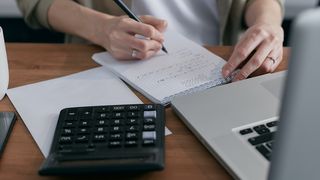 Ce schimbări fiscale intră &icirc;n vigoare din noiembrie 2023. Unele salarii sunt amenințate cu scăderea