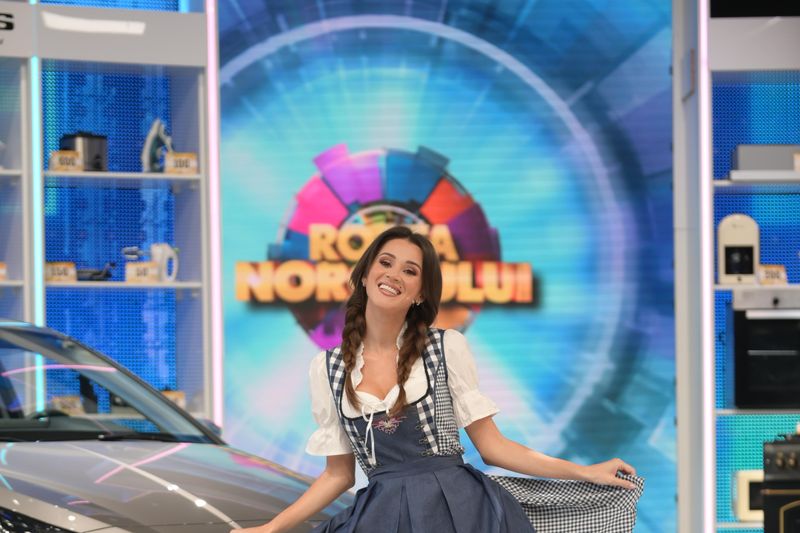 Daniela Gyorfi și fiica sa, Maria, vor învârti ”Roata Norocului” în această duminică, la Kanal D!  Bursucu și Ana, la “lecţia de germană”!
