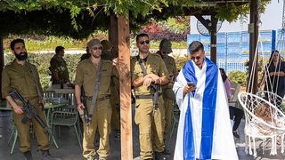 Cum arată o nuntă &icirc;n plin război