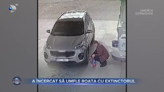 VIDEO - Un șofer a &icirc;ncercat să umfle roata de la mașină cu extinctorul. Imaginile au ajuns pe internet