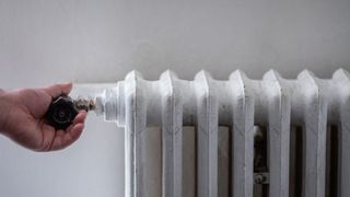 Ce amenzi riscă rom&acirc;nii care nu instalează repartitoare la căldură și apă caldă