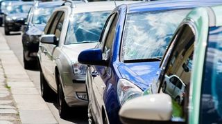 O nouă lege a intrat &icirc;n vigoare: Șoferii care parchează pe locuri necorespunzătoare riscă amenzi de p&acirc;nă la 10.000 de lei