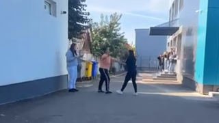 Scandal la un liceu din Satu Mare. Mama și bunica unei eleve au agresat o altă elevă