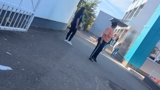 Scandal la un liceu din Satu Mare. Mama și bunica unei eleve au agresat o altă elevă