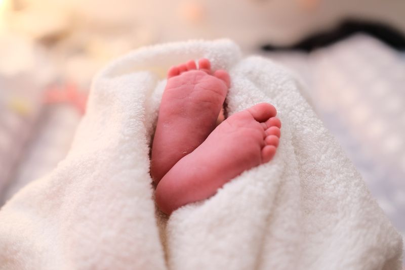 O femeie s-a dus la spital cu dureri de stomac, dar în cele din urmă a dat naștere unei fetițe sănătoase. Până să ajungă la spital nu a știut că este însărcinată!