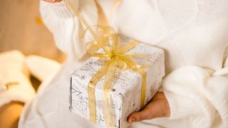 Cele mai bune cadouri ce evocă un sentiment de exclusivitate, pentru persoanele care iubesc viața și luxul