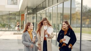 Acces gratuit pentru elevi la concerte, spectacole de film și teatru, evenimente sportive. Ce sunt voucherele culturale