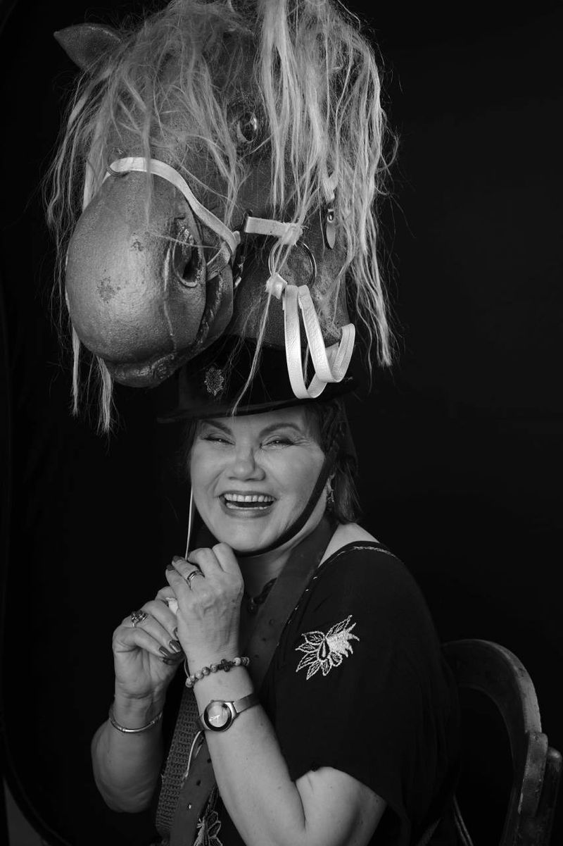 Natașa Raab, una dintre cele mai iubite actrițe ale teatrului și filmului românesc este condusă pe ultimul drum de cei pentru care ea a însemnat atât de mult. Înainte de toate, cortegiul va face o oprire la Teatrul Național ”Marin Sorescu”.