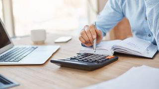 Marcel Ciolacu a anunțat salariile minime &icirc;n construcții, agricultură și industria alimentară: &bdquo;Am făcut o promisiune angajaților&rdquo;