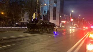 Accident rutier Iași: O mașină militară a lovit un autoturism care nu a acordat prioritate