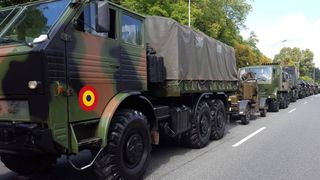 Accident rutier Iași: O mașină militară a lovit un autoturism care nu a acordat prioritate