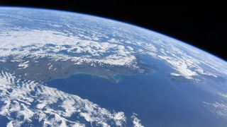 Cel mai t&acirc;năr echipaj de astronauţi a fost trimis de China pe staţia spaţială Tiangong. V&acirc;rsta medie a echipajului este de 38 de ani