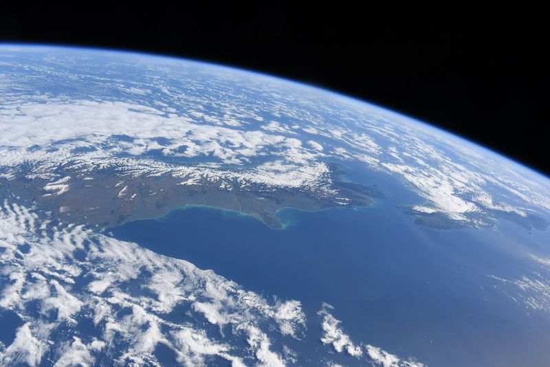 Cel mai tânăr echipaj de astronauţi a fost trimis de China pe staţia spaţială Tiangong. Vârsta medie a echipajului este de 38 de ani