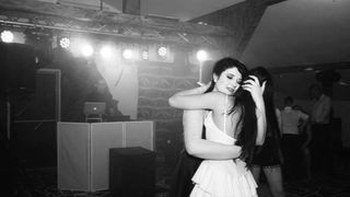 Georgiana, t&acirc;nara care și-a pierdut viața &icirc;n accidentul de pe Valea Doftanei, va și &icirc;nmorm&acirc;ntată astăzi. Abia &icirc;și făcuse majoratul, iar visul de a deveni mireasă a fost &icirc;mplinit pe ultimul ei drum