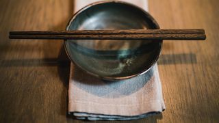 Un bărbat s-a stins din viață după ce a &icirc;ncercat să măn&acirc;nce o caracatiță vie. San-nakji este una dintre cele mai periculoase delicatese din lume