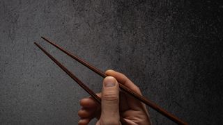 Un bărbat s-a stins din viață după ce a &icirc;ncercat să măn&acirc;nce o caracatiță vie. San-nakji este una dintre cele mai periculoase delicatese din lume