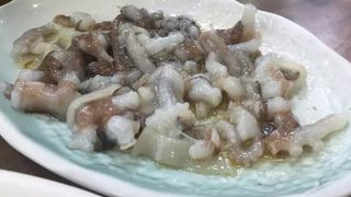 Un bărbat s-a stins din viață după ce a &icirc;ncercat să măn&acirc;nce o caracatiță vie. San-nakji este una dintre cele mai periculoase delicatese din lume