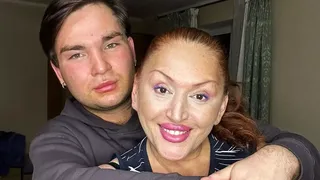 Cum arată femeia care s-a căsătorit cu propriul fiu, înfiat la 13 ani