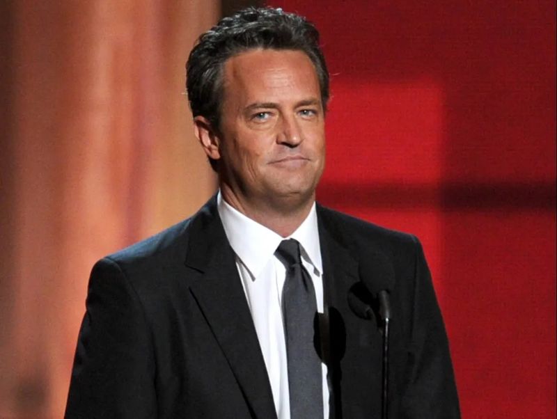 Matthew Perry a murit 