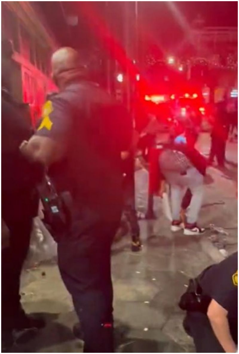 Incidentul șocant a avut loc în Ybor City, un cartier din Tampa, Florida în jurul orei 3 dimineața.