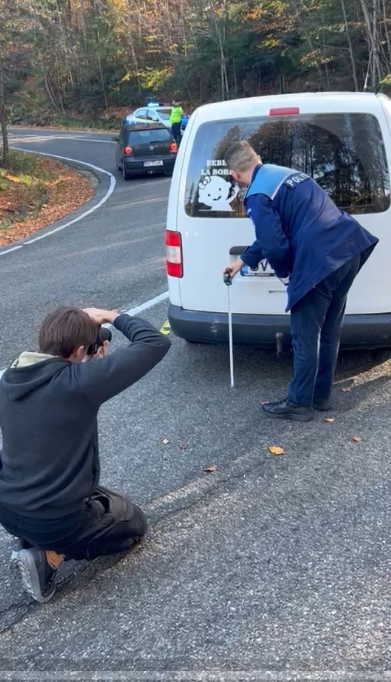 Masină furata, oprită cu focuri de armă în pneuri