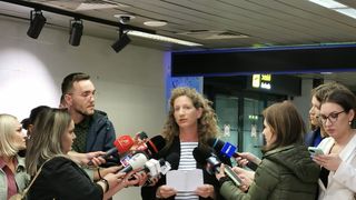 Soția rom&acirc;nului răpit de teroriștii Hamas a ajuns &icirc;n Rom&acirc;nia. Femeia este disperată să &icirc;și găsească soțul și cere ajutor autorităților rom&acirc;ne pentru eliberarea lui: "Nu mai știu nimic de soțul meu de pe 7 ocgtombrie"