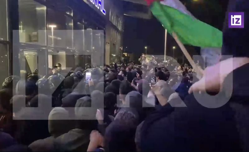 Haos pe un aeroport din Rusia. O mulțime violentă a reacționat după ce un avion a aterizat de la Tel Aviv