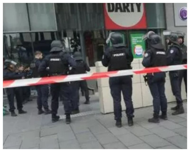 Atac terorist într-o gară din Paris.