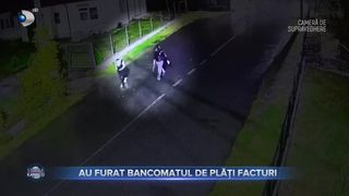 VIDEO - Au dat lovitura în Dolj. Doi indivizi au furat bancomatul de plăți facturi dintr-un supermarket