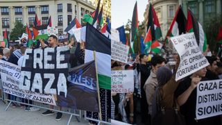 Palestinienii care locuiesc în România și românii susținători ai Palestinei au fost chemați la Poliție. Oamenii legii le sugerează „să respecte legea”