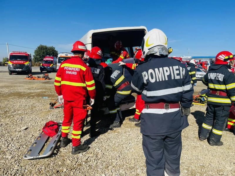 Pompierii au intervenit în forță