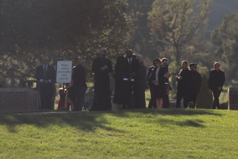 Matthew Perry a fost condus pe ultimul drum. Colegii din „Friends” i-au fost alături la ceremonia din Los Angeles