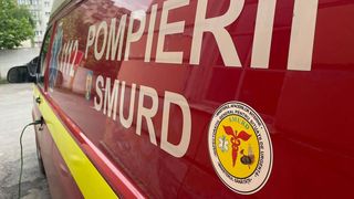 VIDEO - O femeie a murit după ce a fost stropită cu benzină şi incendiată în scara unui bloc din Capitală. Presupusul autor a fost prins