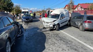 A provocat un accident rutier pentru că a condus fără permis 