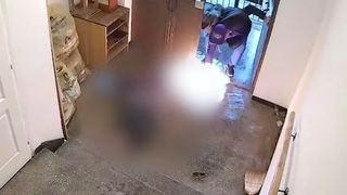 Scene teribile în scara unui bloc