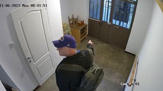 Femeia de serviciu, martorul-cheie la crima din scara blocului, a făcut prima declarație. A dezvăluit motivul pentru care nepotul și-a incendiat mătușa