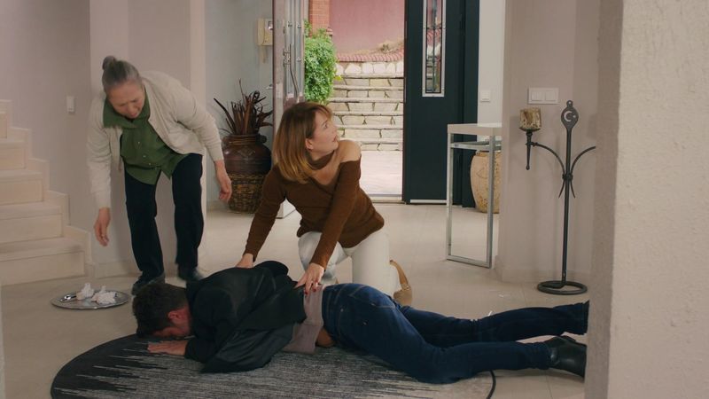 Azi, de la ora 19:00, la Kanal D2, în “Dragoste și speranță”! Kuzey n-o iartă pe Handan