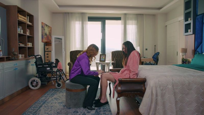 Azi, de la ora 19:00, la Kanal D2, în “Dragoste și speranță”! Kuzey n-o iartă pe Handan