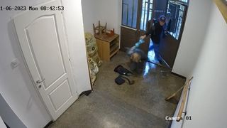 Crimă odioasă în scara blocului