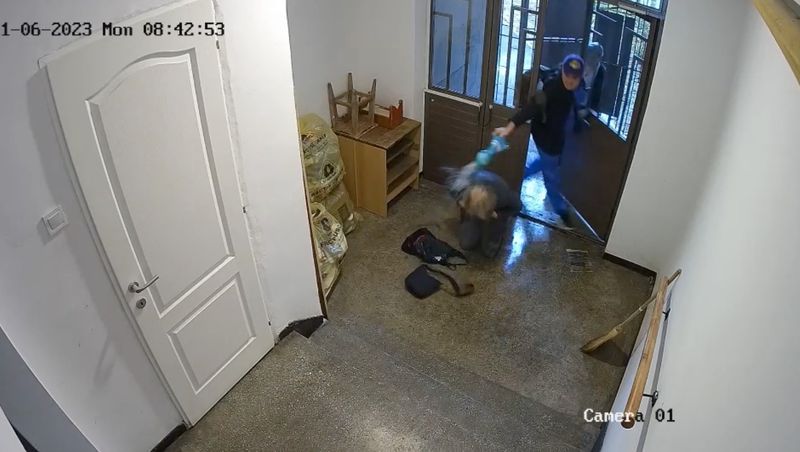 Crimă odioasă în scara blocului