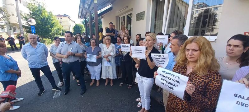 Proteste la Casele Judeţene de Asigurări de Sănătate
