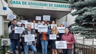 Proteste la Casele Judeţene de Asigurări de Sănătate: Sunt asigurate doar urgenţele