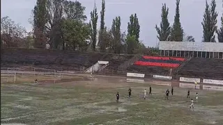 Imagini virale de la un meci din Liga a 3-a! Fotabaliștii s-au scăldat &icirc;n nămol