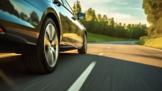 Șoferii sub 21 de ani ar putea avea dreptul de a conduce doar autoturisme sub 100 cai putere