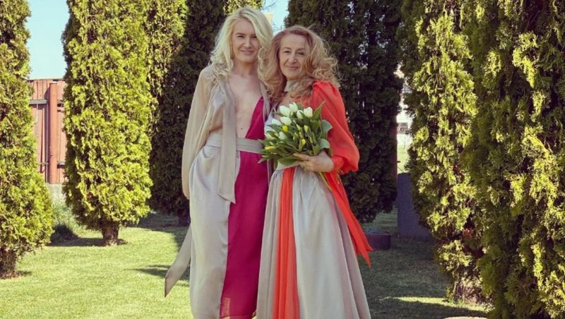 Tabita Gliga și mama ei, Claudia Gliga (reținută pentru dare de mită)