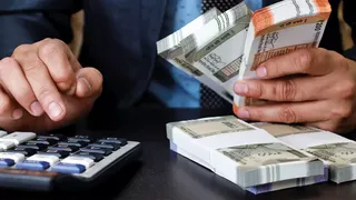 VIDEO. Guvernul s-a răzg&acirc;ndit: care vor fi noile limite la plățile cash