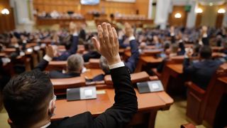 Pensiile speciale ale foștilor primari, amânate an de an