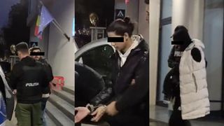 VIDEO - Adolescenți t&acirc;lhăriți și amenințați cu cuțitul de un grup de indivizi &icirc;n Capitală. Hoții le-au furat telefoanele, ceasurile și banii