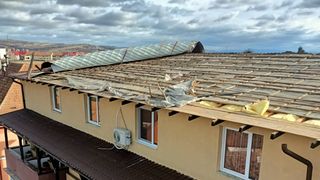 Acoperiș smuls de v&acirc;nt, Făgăraș